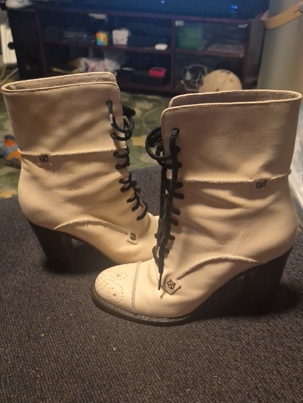 Charles David Cream Lace-Up Heeled Brogue Boots with Black Laces - Picture 9 of 12
